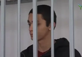 Toshkent yuridik kollejida kursdoshini pichoqlagan o‘quvchi 5 yilga qamaldi (video) фото