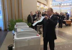 Vladimir Putin saylovda kimga ovoz berdi? фото