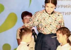 Shahnoza Mirziyoyeva bolalarga ilk sertifikatlarni topshirdi фото