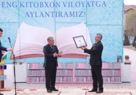 Шавкат Мирзиёев ташаббуси билан Наманганга миллионта китоб совға қилинди фото