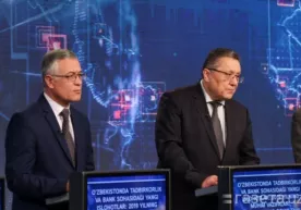 Марказий банк раҳбари нақд пулга «сиғиниш» ҳақида фото