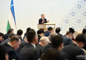 Шавкат Мирзиёев тадбиркорлар билан очиқ мулоқот ўтказмоқда фото