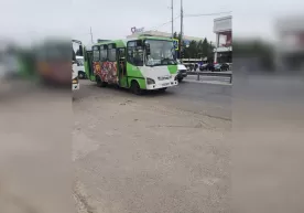 Қибрайда икки автобус пойга ўйнади ва улардан бири Lacetti билан тўқнашиб кетди фото