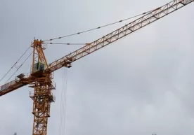 Kran boshqaruvchisining namoz o‘qishi barchani hayratda qoldirdi (video) фото