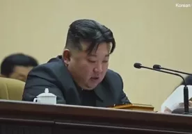 Kim Chen In onalar kongressida yig‘lab yubordi (video) фото