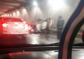 Тошкентда содир этилган ЙТҲда автомобиль устунга урилиб, ағдарилиб кетди (фото) фото