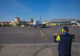 Самолёт бортида чақалоқ вафот этгани сабабли фавқулодда қўниш амалга оширди фото