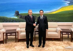 Shavkat Mirziyoyev Vetnam prezidenti bilan uchrashdi фото
