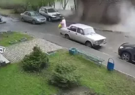 Барнауллик кекса аёл сув фонтани ичида қолди (видео) фото