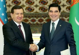 Shavkat Mirziyoyev Turkmaniston prezidenti bilan telefon orqali gaplashdi фото