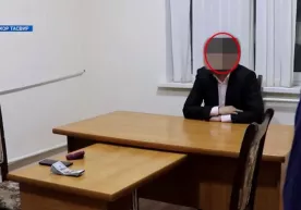 Сирдарёда 14,5 минг доллар пора олган солиқ бошқармаси бошлиғи ўринбосари қамоққа олинди фото