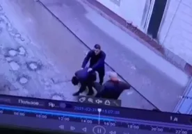Фарғоналик бойнинг қизи билан ёзишган 14 ёшли ўқувчи калтакланди (видео) фото