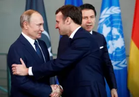 Путин Макронга Украина чегараларидан 30 минг қўшинини олиб кетишга ваъда берди фото
