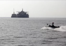 Ҳусийлар Россия нефтини олиб кетаётган кемага ракеталар учирди фото