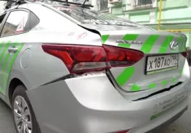 Москвада ҳайдовчисиз бошқариладиган автомобиль аварияга учради фото