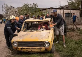Urushning 65-kuni: O‘qqa tutilishi davom etayotgan «Azovstal» va Donbassda portlatilgan ko‘prik. Urush suratlari фото