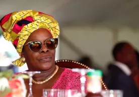 Zambiya sobiq prezidentining xotini o‘g‘rilikda ayblanib hibsga olindi фото