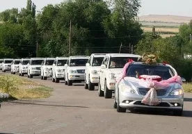 Келин-куёвларнинг тўйхонага келиши ва кетишида 3 тадан кўп автомашиналар иштирок этишига йўл қўйилмайди фото