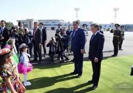 Tojikiston Prezidenti Toshkentga keldi (foto) фото