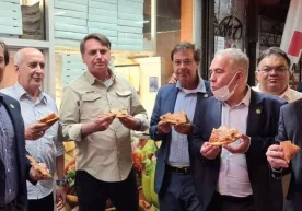 Braziliya prezidentini ko‘chada ovqatlanishga majbur qilishdi фото