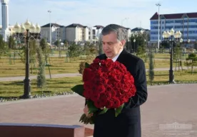 Shavkat Mirziyoyev Islom Karimov xotirasiga hurmat bajo keltirdi (foto) фото