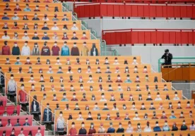 Жанубий Кореяда бейсбол мавсуми трибуналардаги “сохта” мухлислар билан бошланди фото