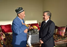 Shavkat Mirziyoyev ishtixonlik dehqon Toshquvvat Rajabov xonadonida bo‘ldi фото