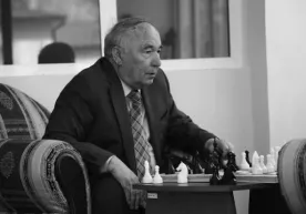 Эркин Воҳидовни йиғлатган муаллим фото