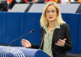 Европарламент депутати Ўзбекистон ҳақида: “Мамлакат қисман чўлга айланмоқда, шаҳарлари заҳарли чангга ботган" фото