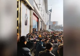 Toshkentda yangi do‘kon ochilishiga yuzlab odamlar to‘plandi (video) фото