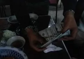 Namanganda ziyofat bahonasida bojxona xodimiga pora taklif qilgan shaxs ushlandi фото