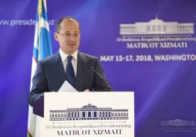 Президент Матбуот котиби Шавкат Мирзиёевнинг АҚШга расмий ташрифи олдидан брифинг ўтказди фото