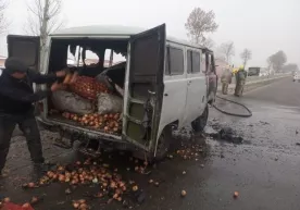 Самарқандда пиёз олиб кетаётган «Буханка» ёниб кетди фото