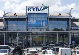 Kiyev aeroportida chegarachiga pora berishga uringan o‘zbekistonlik qo‘lga olindi фото