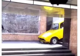 Yana bitta ekstremal Shumaxer paydo boʻldi! Faqat bu gal sariq “Moskvich”da! (video) фото