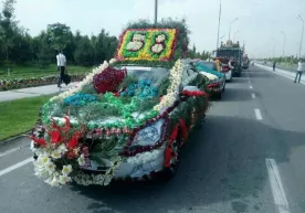 Namanganda «Gul bayrami» gullarga burkangan avtomobillar paradi bilan boshlandi (foto) фото