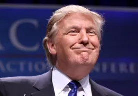 Трамп уни ўпган иситмаси бор одамга қандай жавоб қайтарди? фото