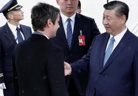 Si Jinping Ukrainada tinchlik o‘rnatish bo‘yicha Parij bilan hamkorlikka tayyorligini bildirdi фото