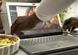 AirBar istalgan ekranni sensorli displeyga aylantiradi фото
