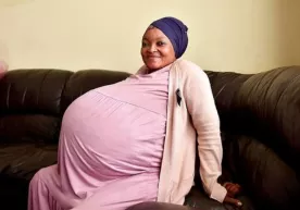 Yangi jahon rekordi: afrikalik ayol birato‘la o‘n bolani dunyoga keltirdi фото