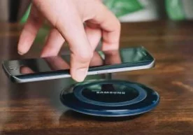 Samsung bir vaqtda ikkita smartfonni quvvatlovchi simsiz qurilma yaratdi фото