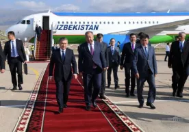 Shavkat Mirziyoyev Qirgʻizistonga keldi фото