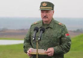 Lukashenko ommaviy ravishda Belorus kuch ishlatar tizimlari xizmatchilarini unvonlaridan mahrum qildi фото