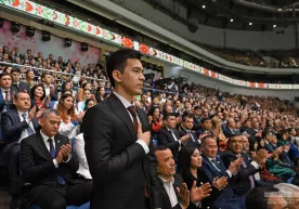 Президент Нодирбек Абдусатторовга шахмат тожини Ўзбекистонга олиб келишини тилади фото
