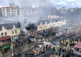 Нью-Йоркда газ портлаши оқибатида кўп қаватли уйнинг бир қисми қулаб тушди (видео) фото