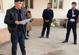 Ona to‘rt nafar farzandlari bilan uyiga kiritildi фото