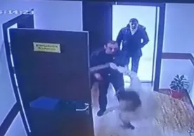 Навоийда банкир аёлга «бокс усули»ни қўллаган шахс 15 суткага қамалди фото