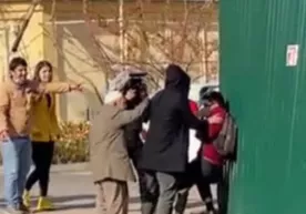 Отахон суратга олиш жараёнлари кетаётганидан бехабар зўравонликка учраган йигитчанинг ёнини олди (видео) фото