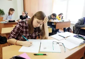 Rossiyada yangi o‘quv yilida talabalar va o‘qituvchilarning niqob taqishi majburiy bo‘ladi фото