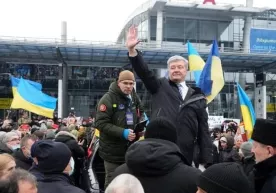 Порошенко Украинага қайтди. Уни Россия фойдасига ватанни сотишда айблашмоқда фото